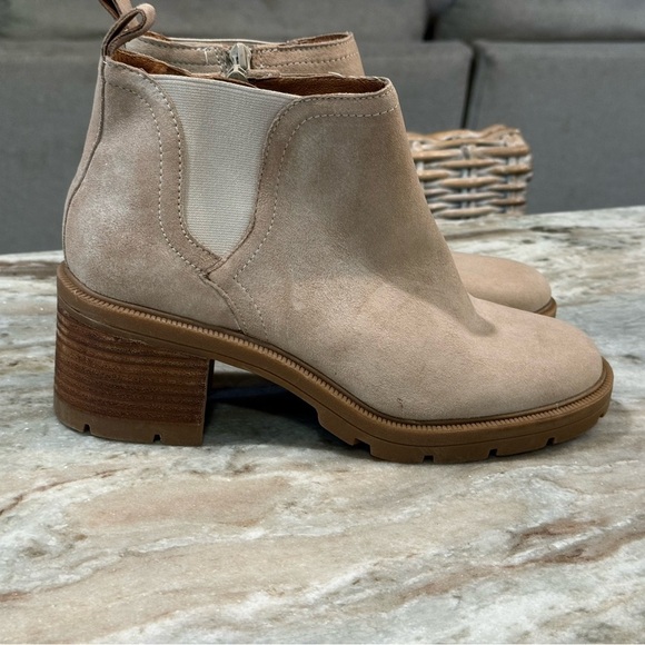 Women’s LUCKY BRAND Sumah suede chunky ankle boot- Dune. Size 8.5. - Picture 7 of 10